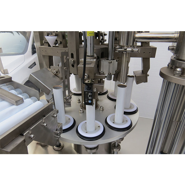 தானியங்கி ஷூ பாலிஷ் மென்மையான குழாய் நிரப்புதல் சீல் இயந்திரம்